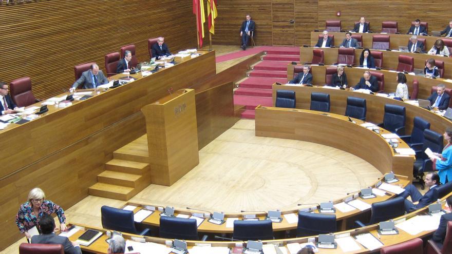 El PP rechaza en las Cortes valencianas crear un impuesto a la banca porque considera que "encarecería los créditos"