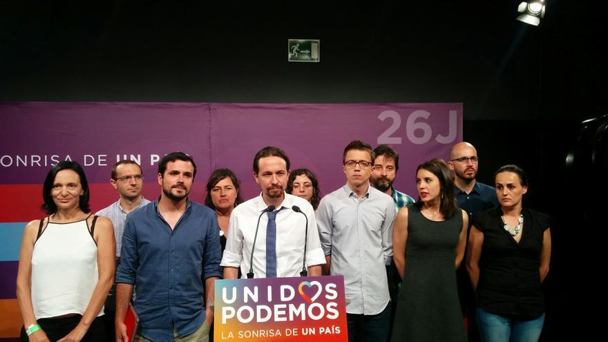 Pablo Iglesias y los dirigentes de Unidos Podemos en la noche del 26J.