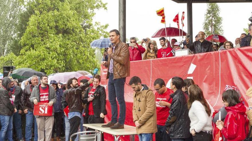 Pedro Sánchez: "Iglesias le sienta como un guante a Mariano Rajoy"