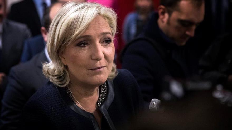 Le Pen dice que la renuncia de Hollande responde al fracaso de su mandato