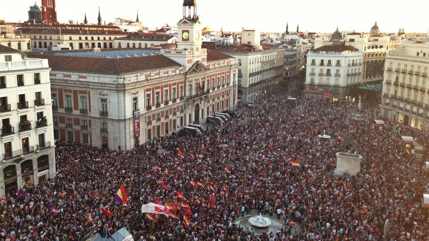 Foto aérea de la Puerta del Sol el día de la abdicación de Juan Carlos I. \ Juan Luis Sánchez