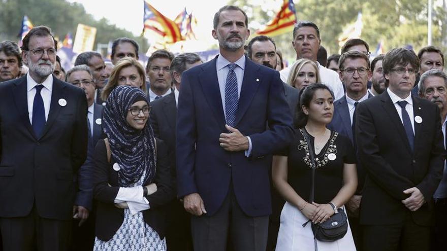 Puigdemont: "Espero que los terroristas lo hayan entendido: no nos derrotarán"