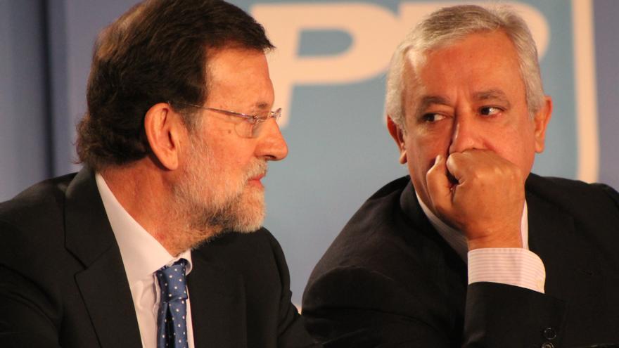 Rajoy encarga a Arenas que rehaga el consenso en el PP sobre la reforma local y busque acuerdos