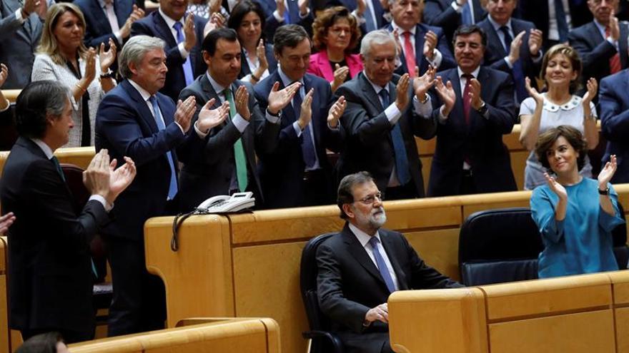 Rajoy: "No es Cataluña sino España entera lo que está encima de la mesa"