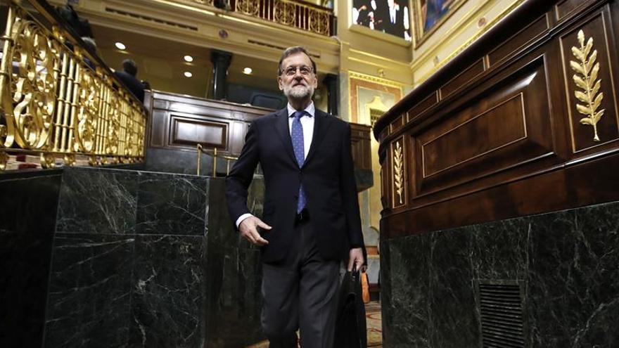 Rajoy respalda al fiscal Moix pese a los duros reproches de PSOE y Podemos