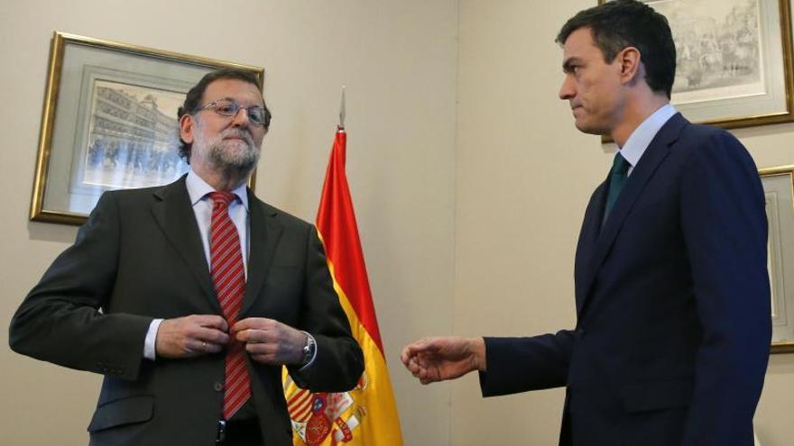 Rajoy dice que Sánchez se compromete con él a mantener los grandes pactos de Estado