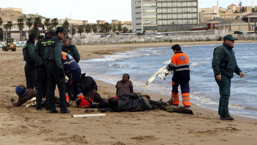 Rescatados 40 inmigrantes de una patera en aguas próximas a Melilla