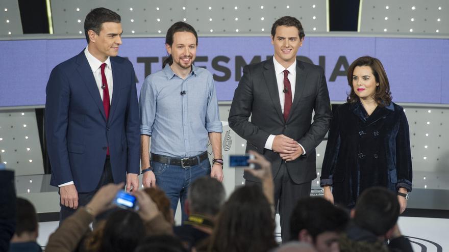 Pedro Sánchez, Pablo Iglesias, Albert Rivera y Soraya Sáenz de Santamaría antes de empezar el debate. Foto: Atresmedia