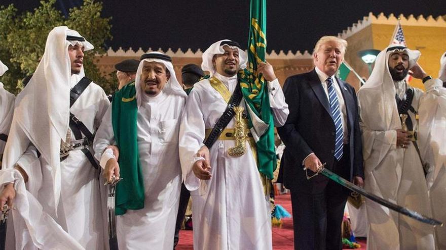 Trump le promete al rey de Baréin que "no habrá tensiones" con su Gobierno