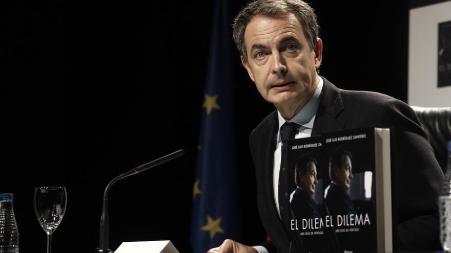 Zapatero cree que Rajoy habrá visto que salir de la crisis "no era tan fácil" y que su dilema es bajar o no impuestos