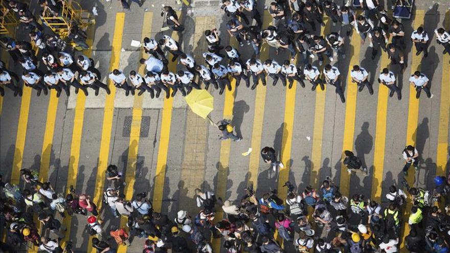 Los estudiantes amenazan con tomar los edificios gubernamentales de Hong Kong