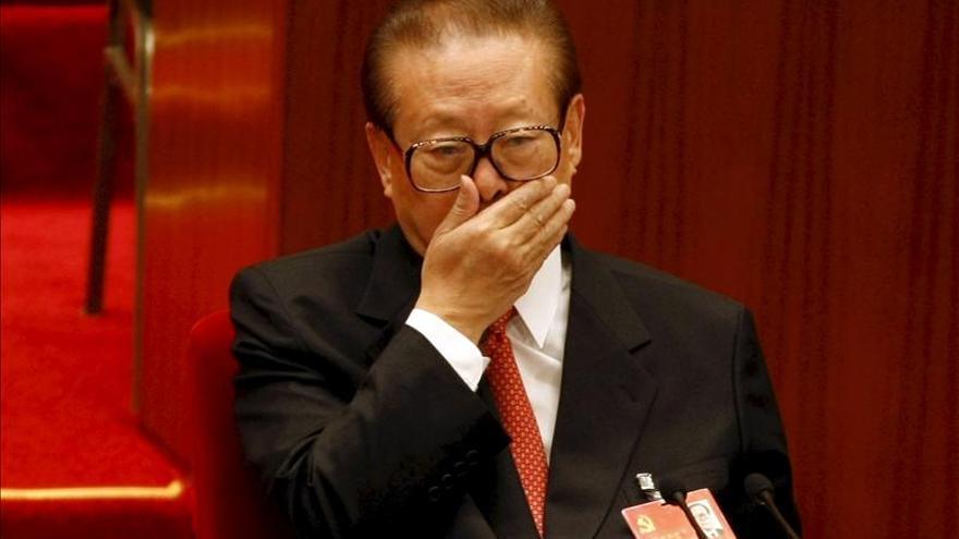 El juez ordena detener al expresidente chino Jiang Zemin por genocidio en el Tíbet