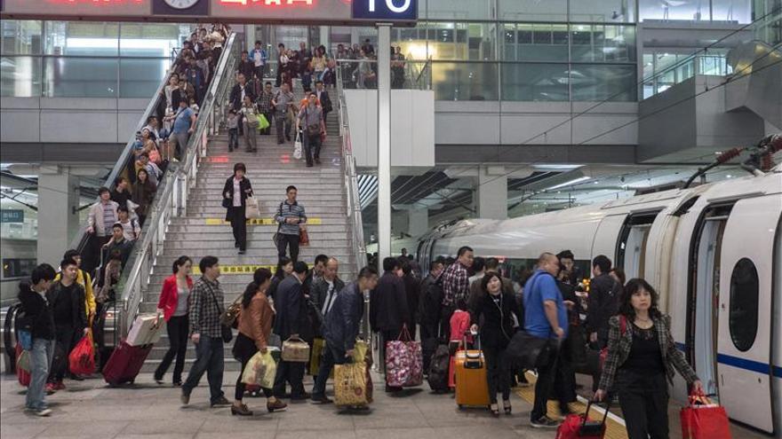 Hasta 10,33 millones de pasajeros viajan en tren por la Semana Nacional china