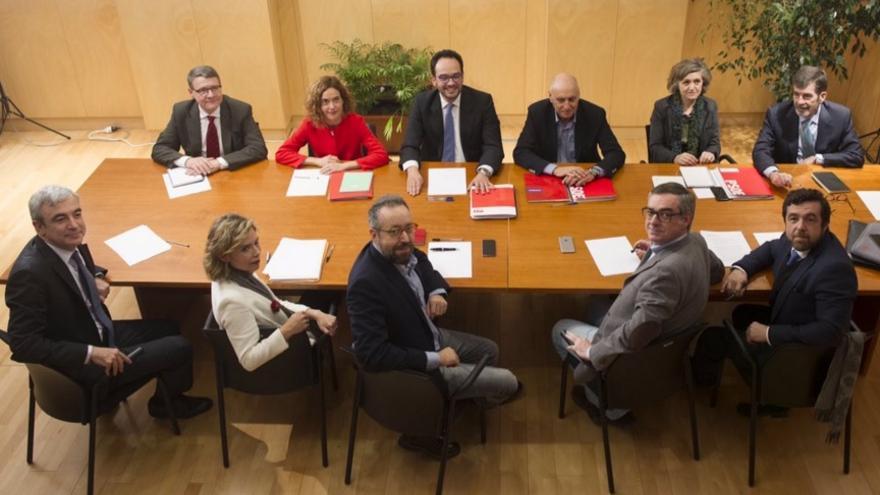 Los negociadores del PSOE junto a los de Ciudadanos en la reunión de este viernes / Foto: PSOE