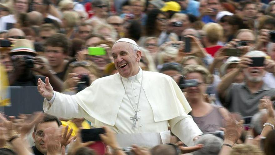 El papa prefiere acercarse a la gente que gozar de una seguridad absoluta