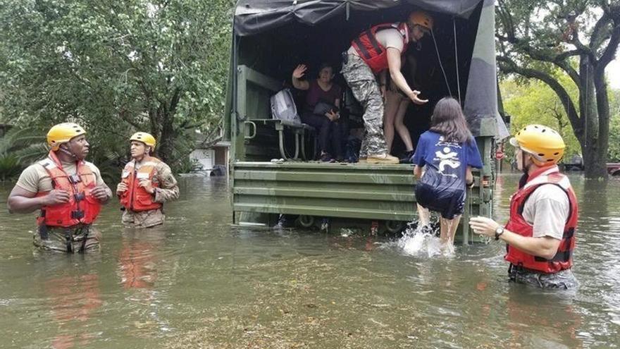 La tormenta Harvey continúa arrojando lluvias "catastróficas" sobre Texas