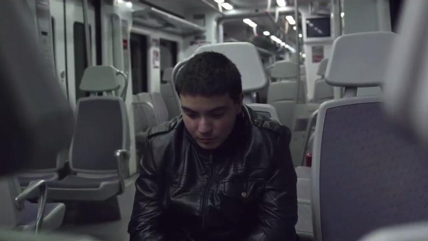 Adrián, en un fotograma del documental "Un sitio donde quedarse", de Marta Arribas y Ana Pérez. 