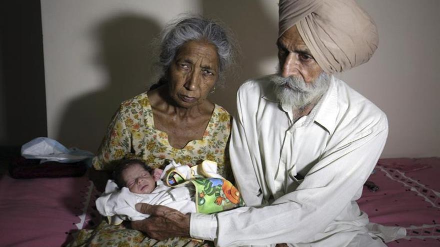 Ancianas que dan a luz en India, entre milagro científico y conflicto ético