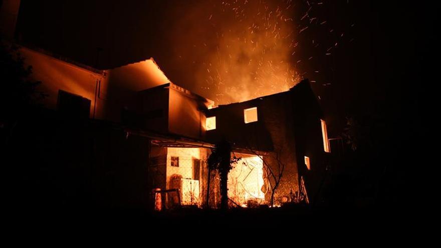 Aumentan a 24 los muertos por incendio en el centro de Portugal