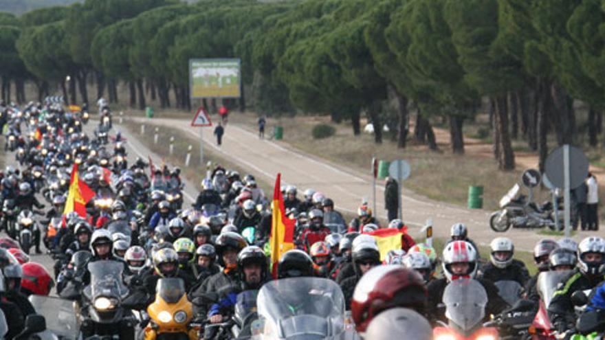 Concentracion-motos-Pinguinos-Valladolid_EDIIMA20140421_0530_5