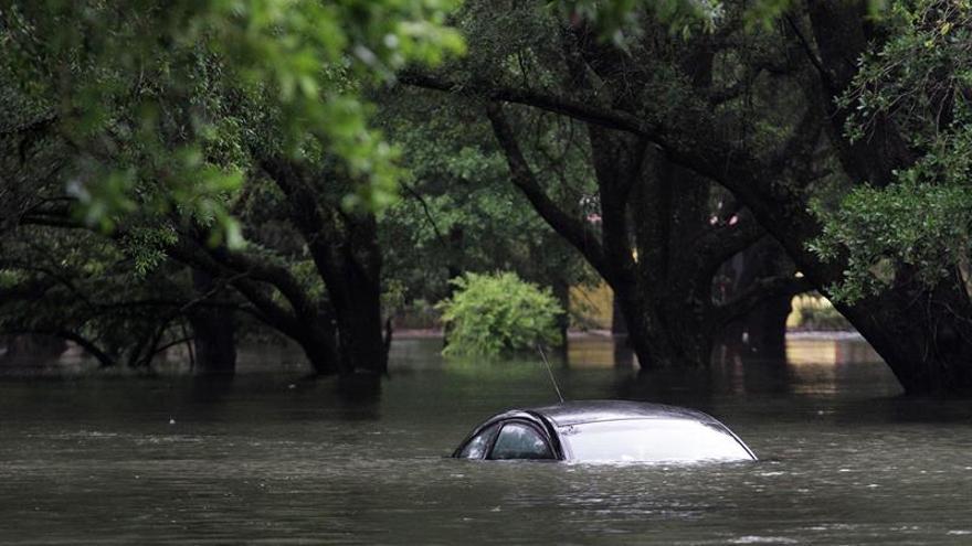 Fuerte tormenta causa inundaciones y corte de electricidad en sur de Florida