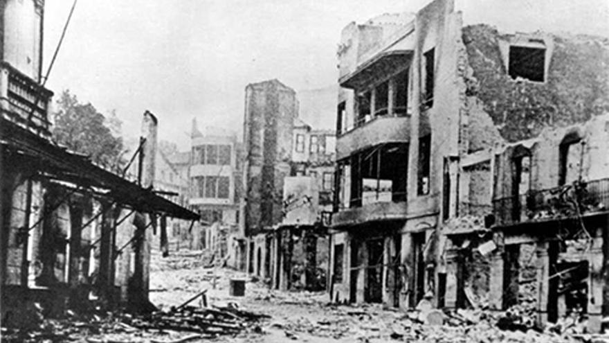 Gernika destruida tras los bombardeos en los que colaboró la aviación nazi