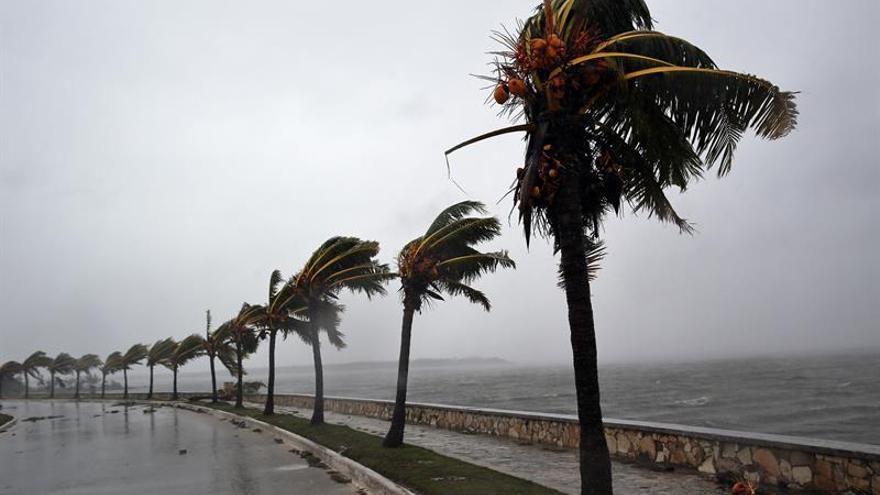 Irma se aleja de Cuba con inundaciones en La Habana al encaminarse a Florida