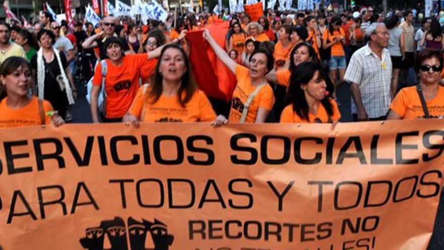 Manifestación de la marea naranja en defensa de los Servicios Sociales (Marea naranja)