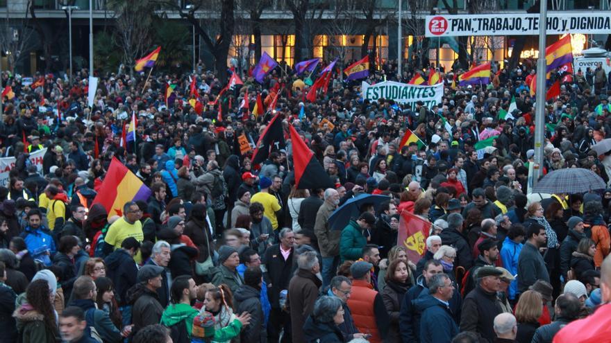 Miles de manifestantes llegados de varios puntos de España se han concentrado en la plaza de Colón. \ Fátima Caballero