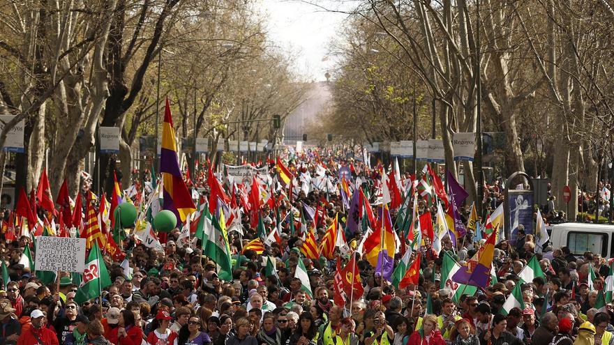 Miles de personas llenan las calles desde Neptuno hasta Atocha / Olmo Calvo