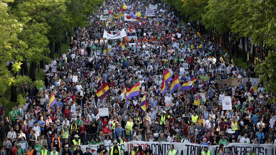 Miles de personas han recorrido los paseos del Prado y Recoletos de Madrid 