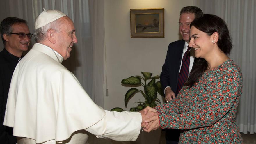 Paloma García Ovejero, junto al Papa Francisco