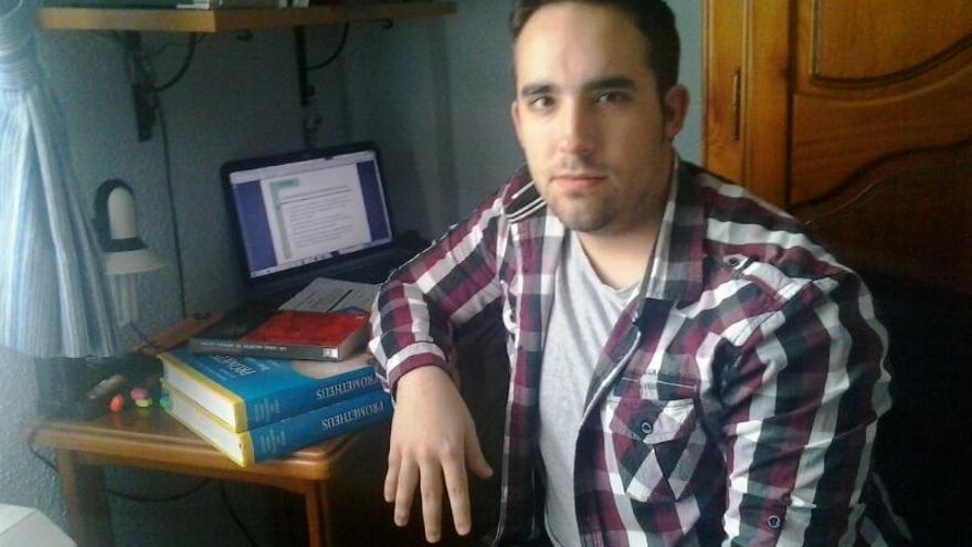 Raúl Gutiérrez, estudiante de Medicina, ha recibido menos cuantía en la beca de este año