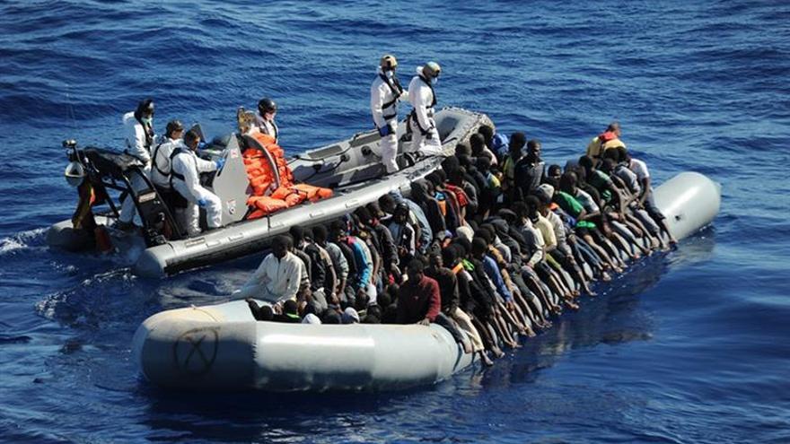 Recuperan 22 cadáveres en una patera cargada inmigrantes en el Mediterráneo