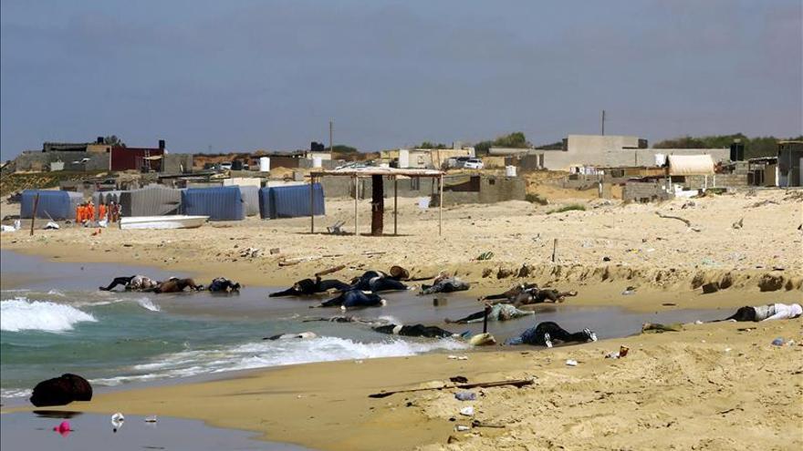 Rescatan un centenar de cadáveres de inmigrantes en las costas libias