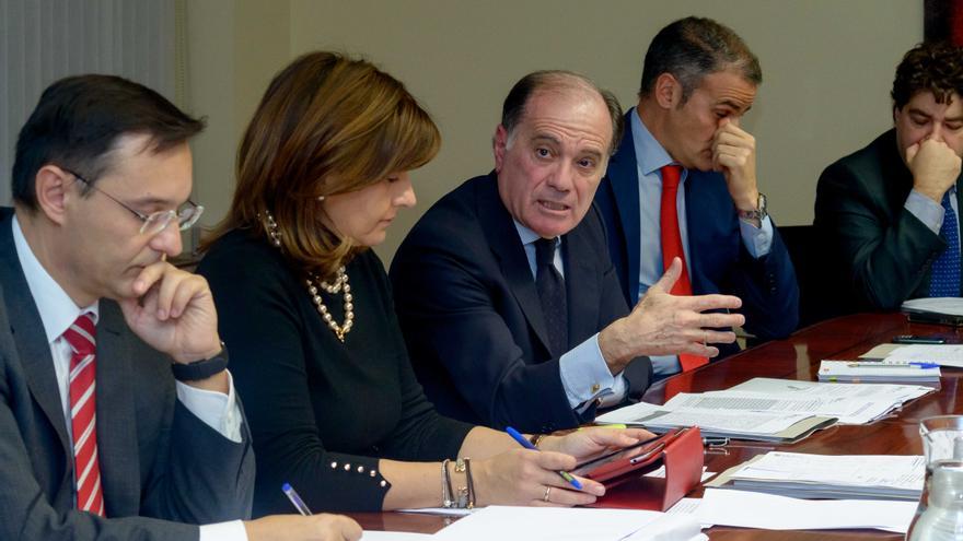 Tomás Villanueva, en el centro, en la constitución de la Comisión Ejecutiva del Consejo Financiero de Castilla y León. Foto: jcyl.es