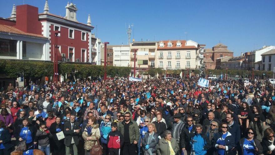 Miles de vecinos se concentraron el domingo en contra de la privatización del agua / Raúl Zarco