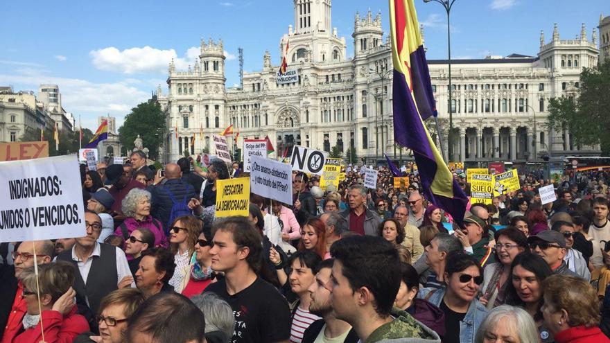 La ciudadanía celebra el quinto aniversario del 15M en las calles de Madrid