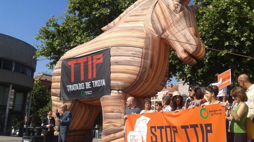 detractores-TTIP-consideran-caballo-Troya_EDIIMA20150602_0259_18.jpg