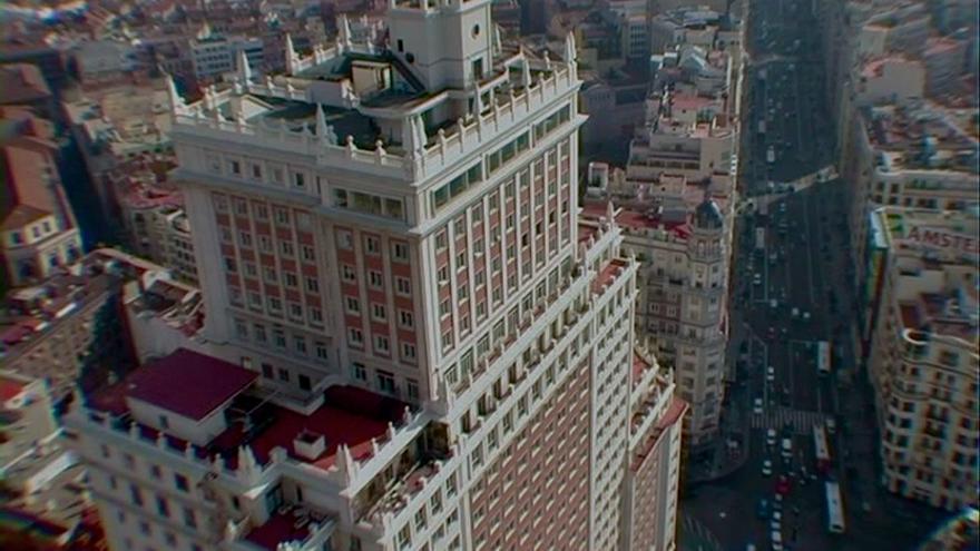 El edificio España en un fotograma del documental que lleva su nombre. 