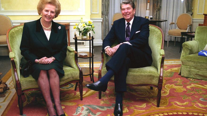 La exprimera ministra británica Margaret Thatcher y el expresidente estadounidense Ronald Reagan, en una imagen de 1990.