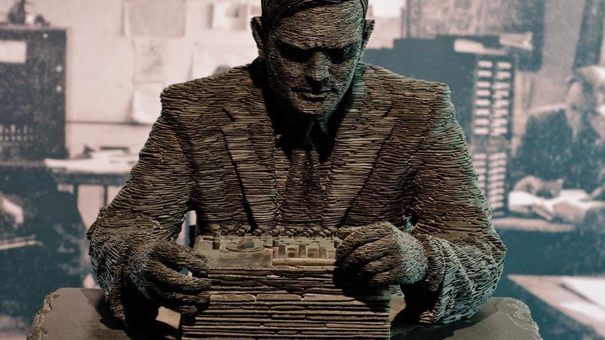 Estatua de Alan Turing en Bletchley Park, realizada por Stephen Ketlle en 2007. Richard Gillin