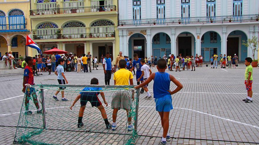 Fútbol en la Plaza Vieja. Guillaume Baviere