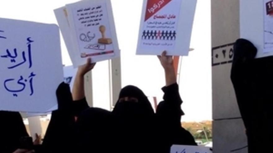 Mujeres que se manifestaban en Riad el 9 de febrero pasado fueron detenidas y sufrieron malos tratos. Tres de ellas aún continúan hoy en prisión. © Privado