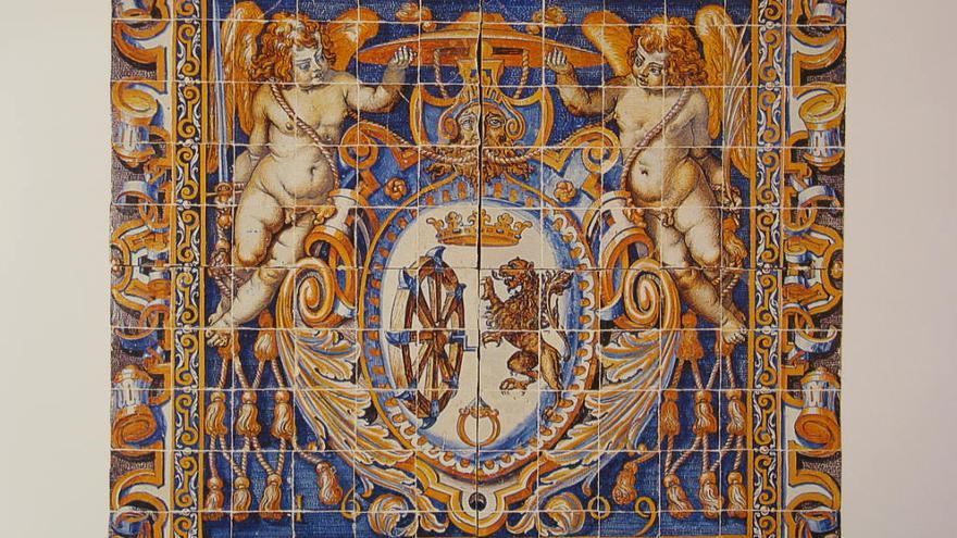 Panel con el Escudo de Santa Catalina. FOTO: ‘Museo de Cerámica Ruiz de Luna JCCM