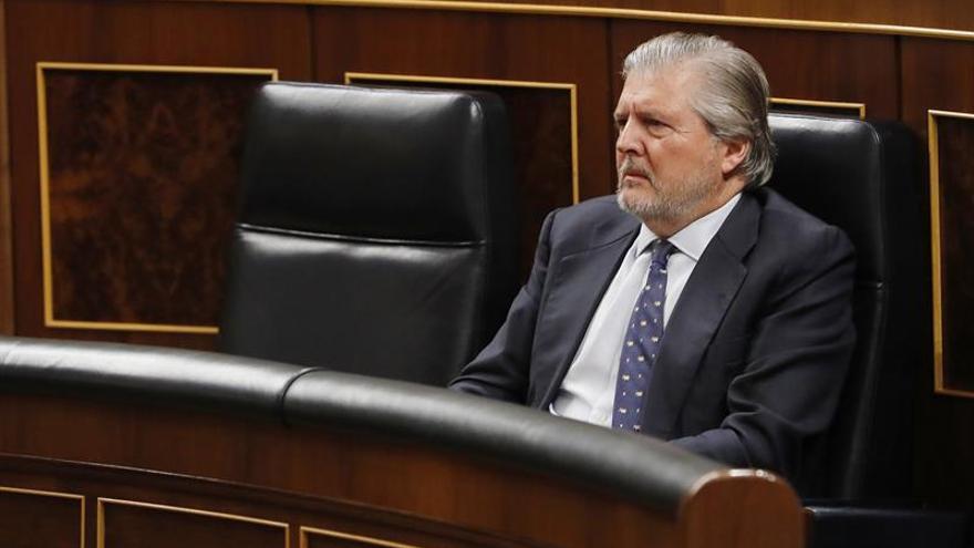 Méndez de Vigo dice que se bajará el IVA cultural pero cuando se pueda