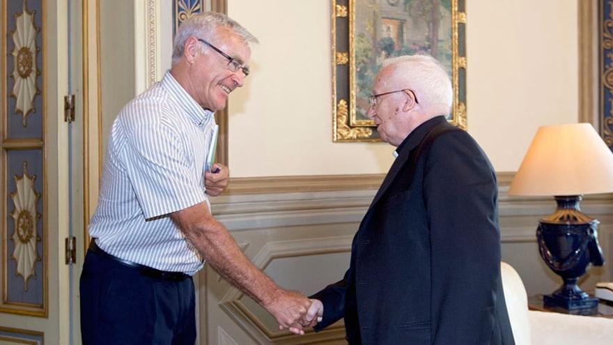 Joan Ribó ha recibido al cardenal arzobispo de Valencia, Antonio Cañizares, en el ayuntamiento