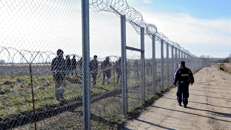 Hungría anuncia que construirá una segunda valla antimigratoria más fuerte