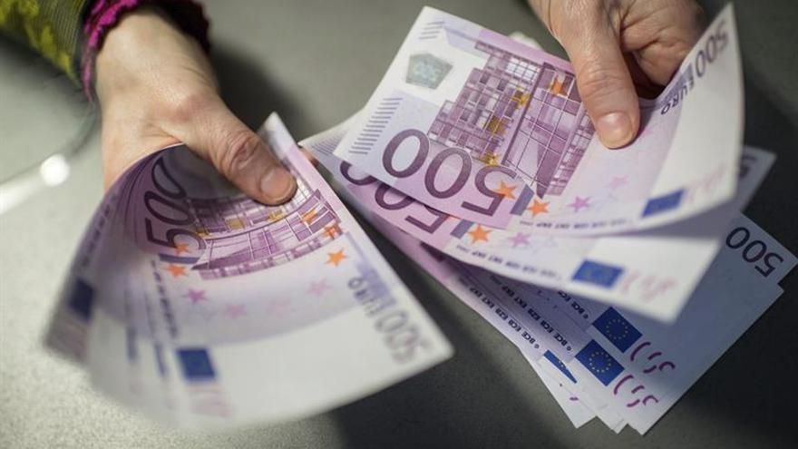 El euro sube hasta los 1,2080 dólares en Fráncfort