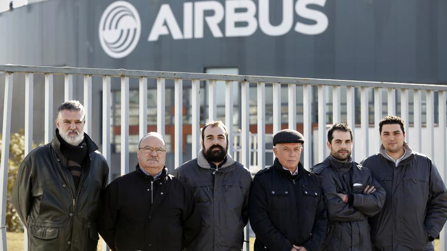 Seis de los ocho trabajadores de Airbus para los que la fiscalía pide ocho años de cárcel. Foto: OLMO CALVO